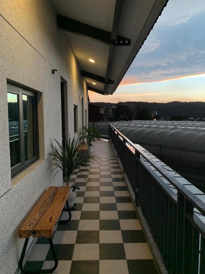 鄉間小路 Home 備有專屬停車場 주산 외부 사진